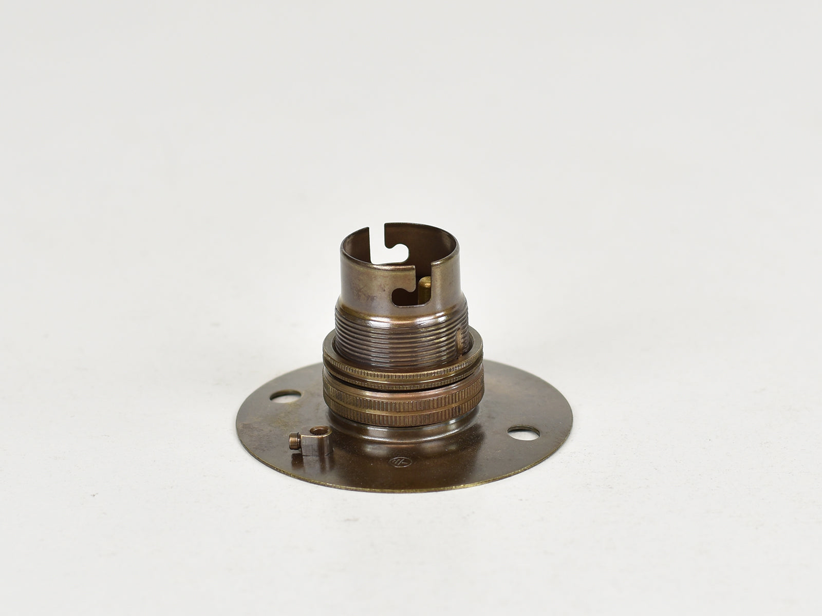 B22 Brass Bulb Holder | Batten Lamp Fitting | Threaded Old English Brass - Vendimia Lighting Co.