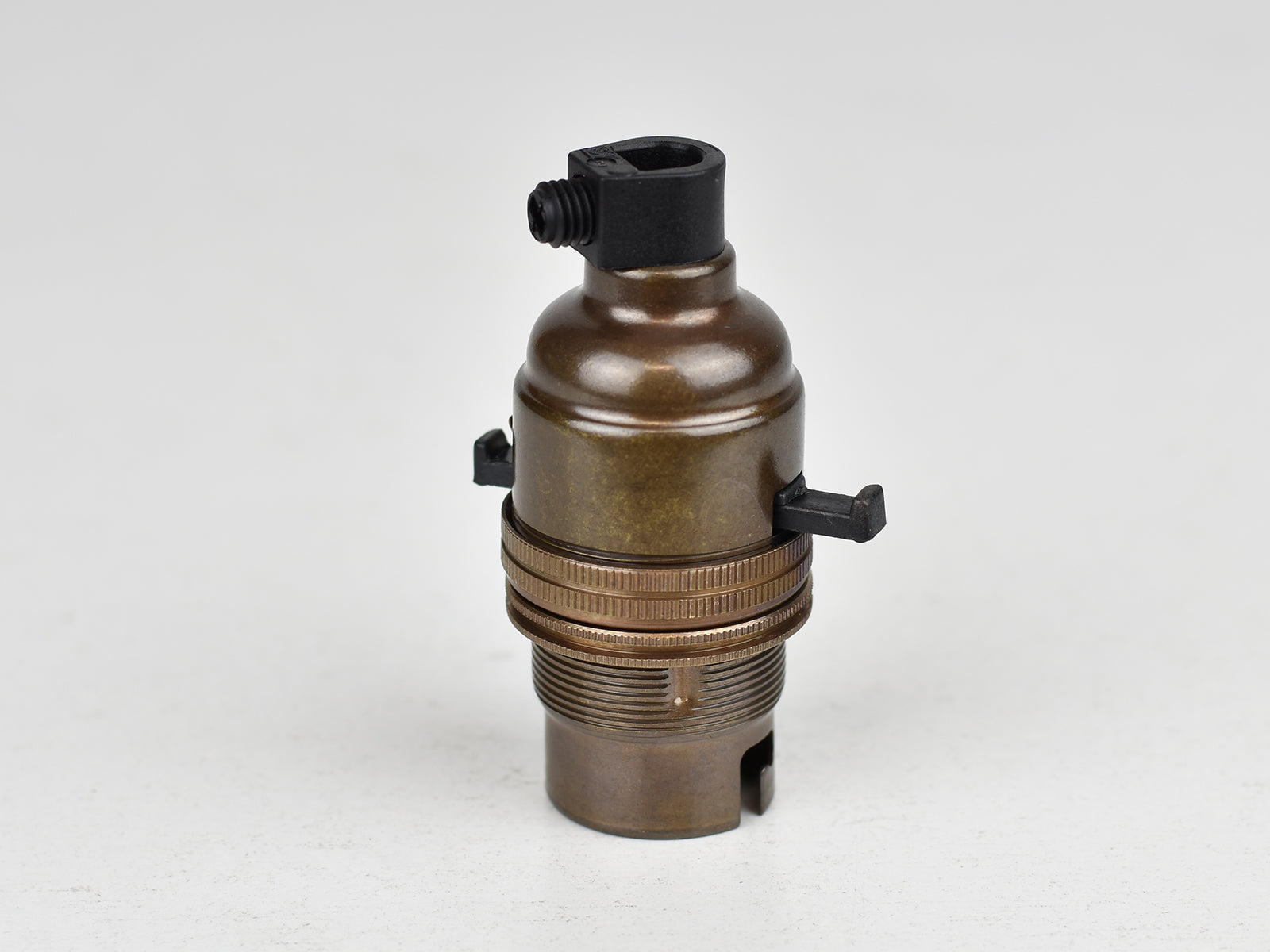 B22 Brass Bulb Holder | Switched | Old English Brass - Vendimia Lighting Co.