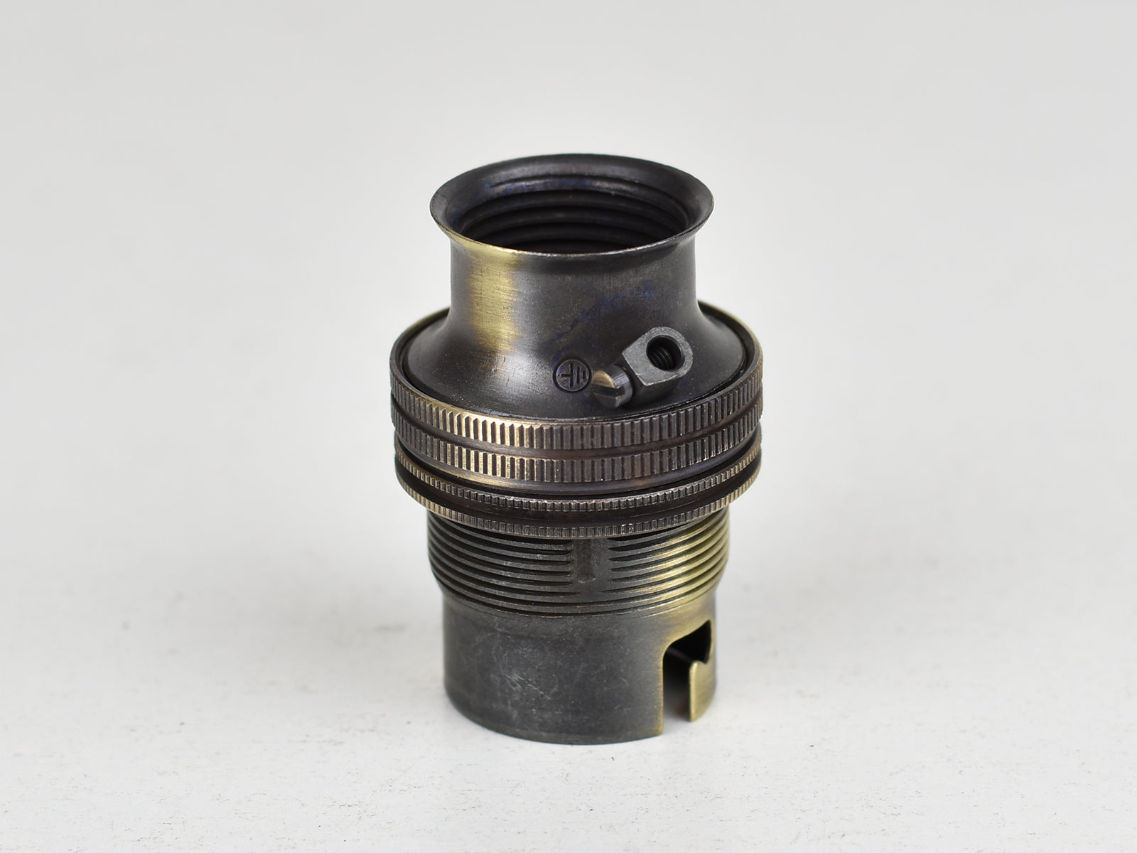 B22 Brass Bulb Holder | 20mm Conduit Fitting | Threaded Brushed Antique - Vendimia Lighting Co.